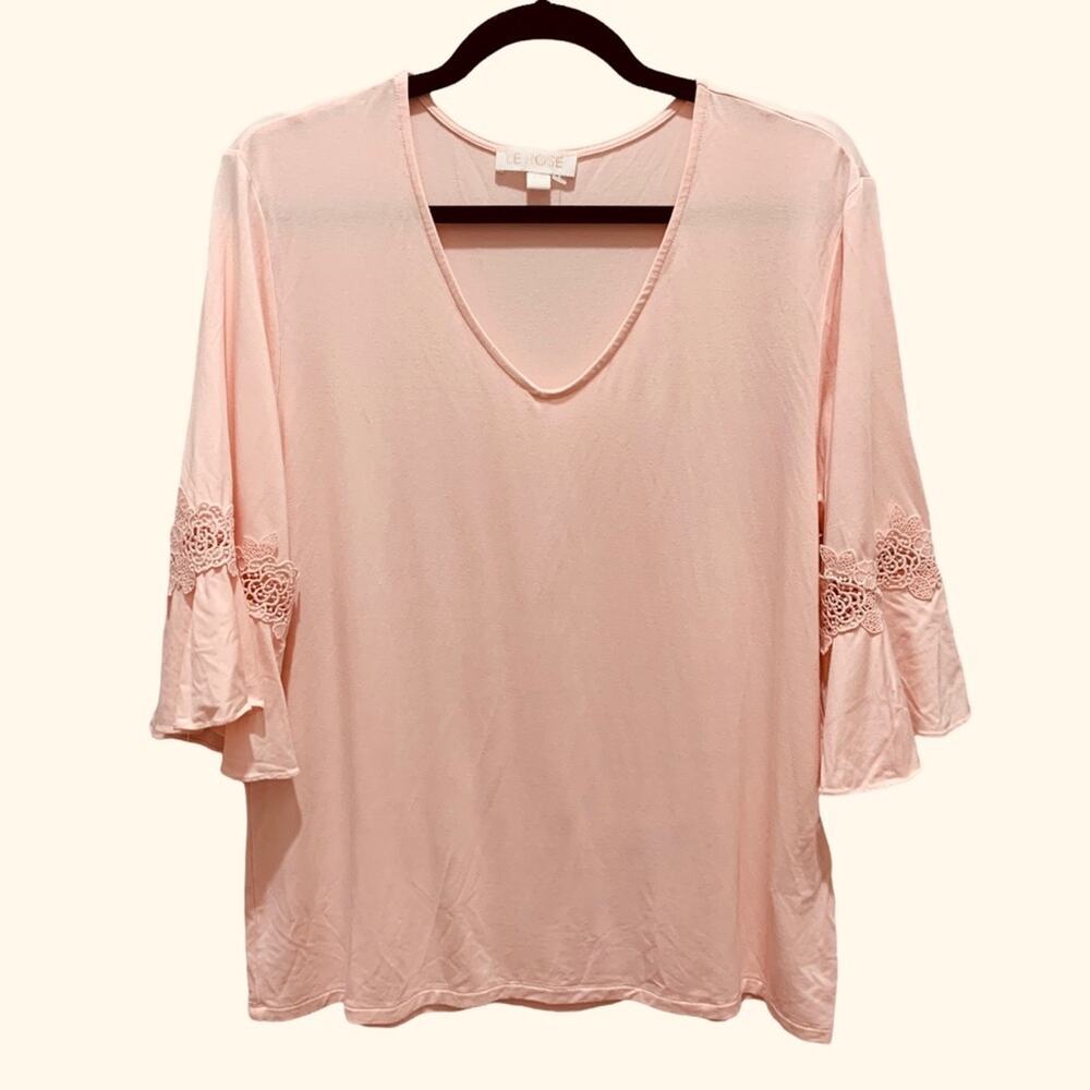 LE Rose‎ light pink top size l/xl. 3/4 ruffle sleeves. V neck - Picture 3 of 12